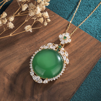 Front View of Green Chalcedony Pendant Necklace – Showcasing Natural Gemstone